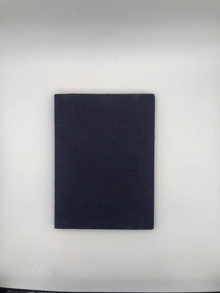 Carnet Flip Flap fermé : couverture bleu nuit en papier teinté dans la masse